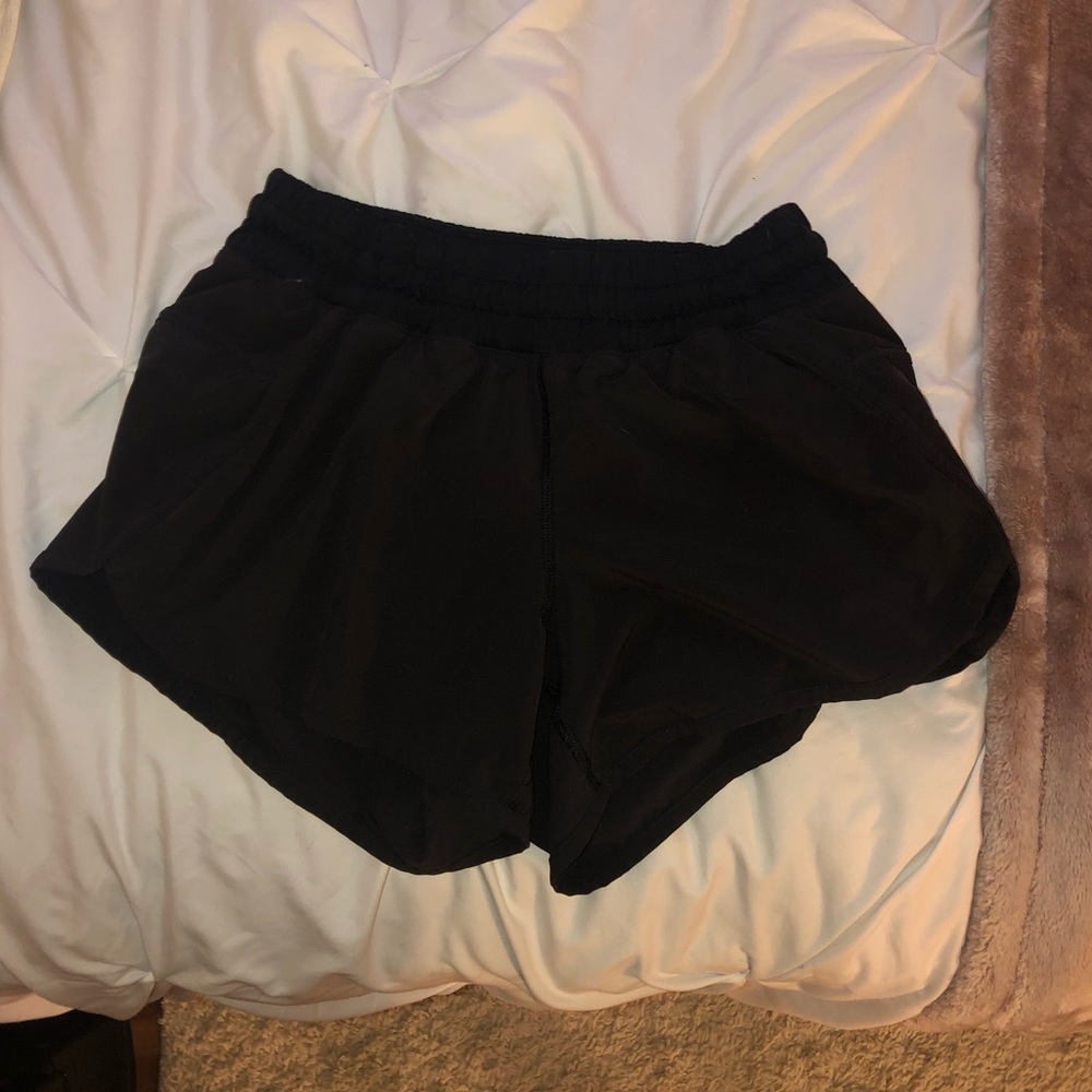 Lululemon Tracker shorts 4”